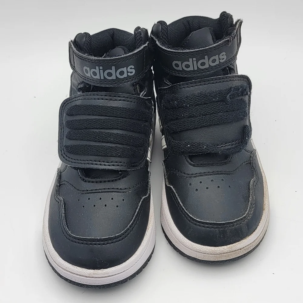 Adidas Kids Black Sneakers SIZE‎ 8